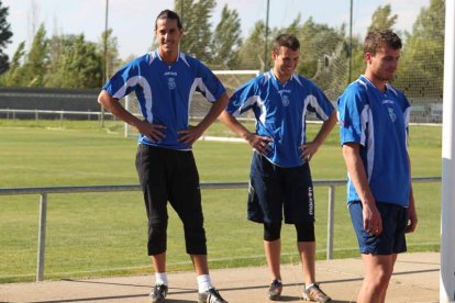 El nuevo portero Emilio (izq) es ya uno más en el entrenamiento de la Cultural.