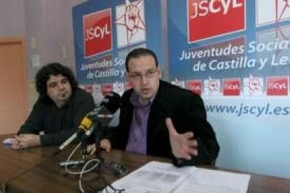 David López y Daniel Rodríguez Arroyo, ayer en la Casa de la Juventud de Ponferrada