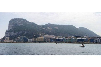 Vista de la bahía de Algeciras, con el peñón de Gibraltar al fondo.