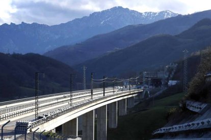 Obras de la variante ferroviaria de Pajares. CEREIJIDO