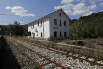 Antigua estación del ferrocarril Ponferrada-Villablino en Páramo del Sil