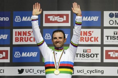 Alejandro Valverde con el maillot de campeón del mundo.