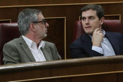 El líder de Cs, Albert Rivera, y el secretario general, José Manuel Villegas, en el Congreso.