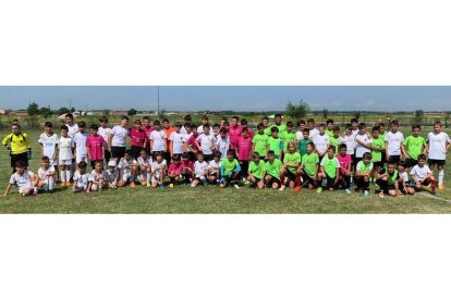 Fresno de la Vega congregó a más de doscientas personas en torno al torneo del fútbol de cantera entre seis equipos participantes. DL