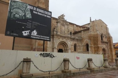 Fachada de la basílica en obras. RAMIRO