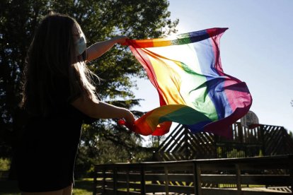 Concentración por el día del orgullo LGTBI en León. FERNANDO OTERO