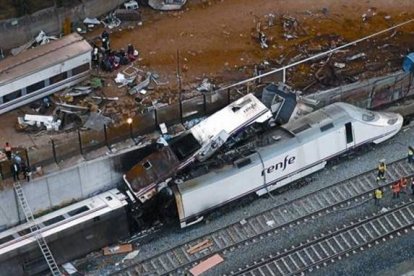 Una imagen del tren Alvia accidentado en la curva de A Grandeira.