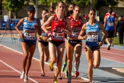 Nuria Lugueros, a la derecha de la imagen, conquistó la segunda posición en Huelva.