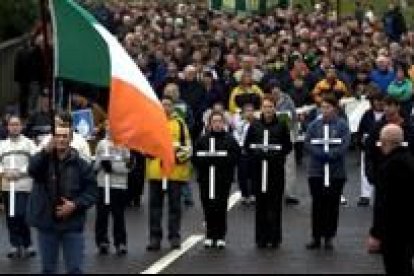 Marcha en Londonderry en memoria de los católicos muertos por las tropas británicas