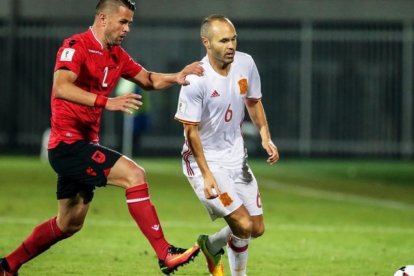 Iniesta, en su reciente partido con la selección ante Albania.