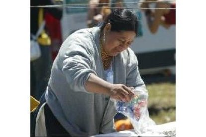 Imagen de archivo de una inmigrante dedicada a la venta ambulante