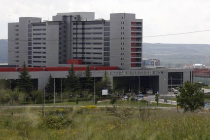 Reportaje de calle por el coronavirus, Hospital de León. F. Otero Perandones.