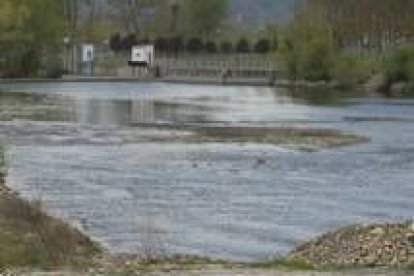 Imagen del ríos Boeza a su paso por el municipio de Bembibre