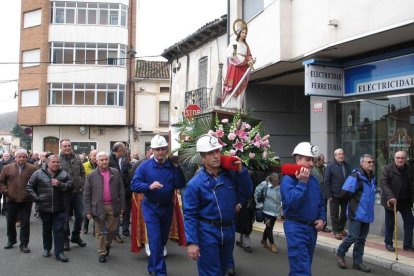 Procesión en Cistierna. CAMPOS