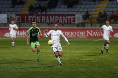 Partido de fútbol entre la Cultural Leonesa - Izarra. F. Otero Perandones.