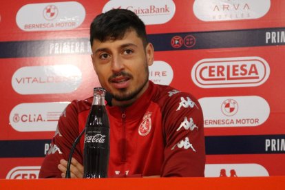 Kevin Presa durante su rueda de prensa en el Reino de León. CYDL