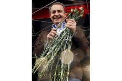 Zapatero regresó al lugar de nacimiento del capitán Rodríguez Lozano