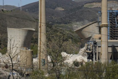 Las torres cayeron en solo cinco segundos tras la detonación. FERNANDO OTERO