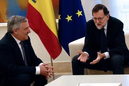 Antonio Tajani y Mariano Rajoy, durante la reunión que han mantenido ambos este viernes en la Moncloa.