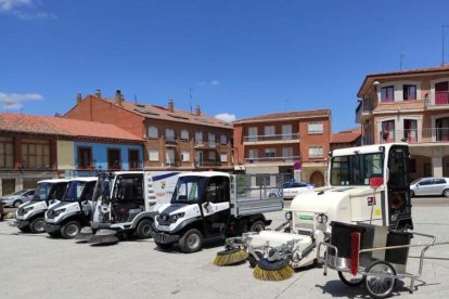 Equipo de maquinaria para la Limpieza Viaria de Valencia de Don Juan. DL