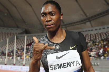 Semenya, tras conseguir su triunfo en Doha.