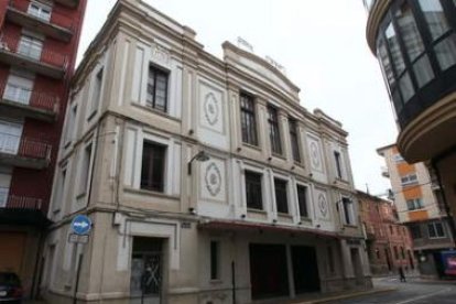 El antiguo teatro Gullón se recubrirá de piedra y cobre durante las obras de reforma.