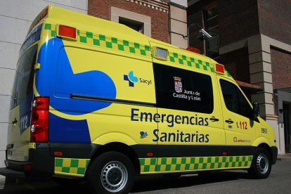 Al lugar de los hechos se desplazaron efectivos de la Policía Municipal y una ambulancia de soporte vital básico