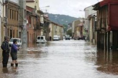 Las calles de Castrocontrigo se llenaron del agua del Eria por última vez en el otoño del 2006