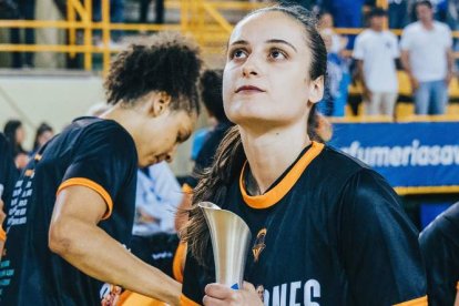 Ángela Salvadores, flamante campeona de la Liga. VALENCIA BASKET