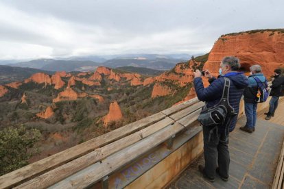 Imagen del mirador de Orellán, donde se quejan de la falta de papeleras. L. DE LA MATA