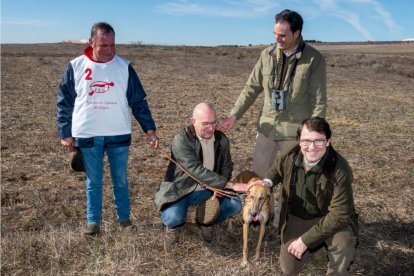 El presidente del Partido Popular de Castilla y León, Alfonso Fernández Mañueco, asiste junto al presidente del PP de Valladolid, Jesús Julio Carnero, al Campeonato de España de Galgos en Campo-Copa Su Majestad El Rey