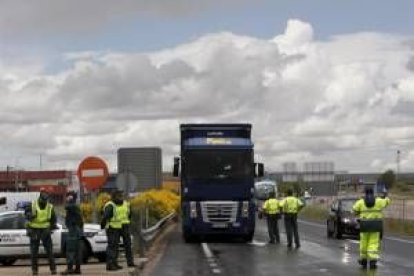 Transportistas retenidos durante la huelga en junio