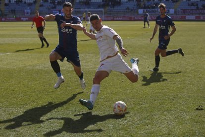 La Cultural no fue capaz de armar juego en ataque para ganar a un Algeciras superior. FERNANDO OTERO