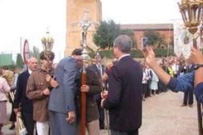 Momento del cambio de mayordomo de la cofradía en Matanza