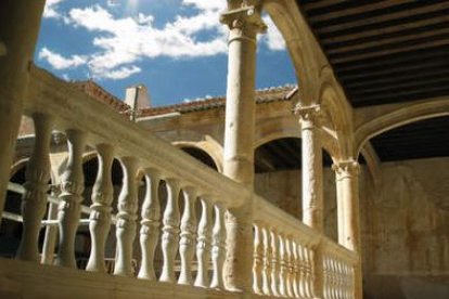 Detalle del claustro del Palacio de los Condes de Grajal