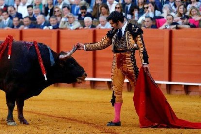 Morante de la Puebla, en la faena del pasado viernes en la Maestranza de Sevilla.