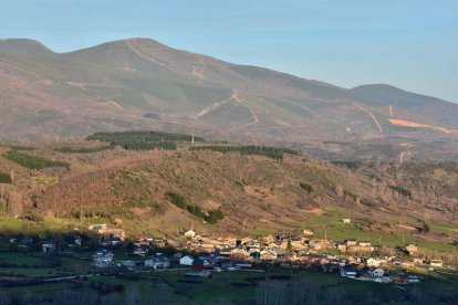 En su combinación de deporte, naturaleza y minería, la BTT atravesará explotaciones mineras ahora en desuso pero que en su tiempo fueron el centro neurálgico de la actividad económica de la zona, como el de la fotografía de arriba, el lavadero del Carmen.