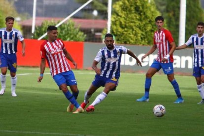 El equipo blanquiazul realizó un buen partido ante los asturianos a pesar de la derrota. DL