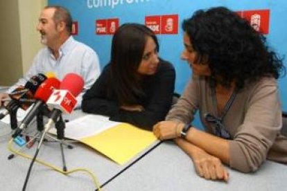 Aníbal Merayo, Helena Castellano y Belén Fernández, ayer en Ponferrada.