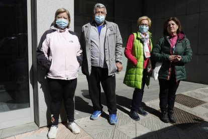 Pilar, José Manuel, María Ángeles y Teresa salen de gimnasia con la mascarilla. FERNANDO OTERO