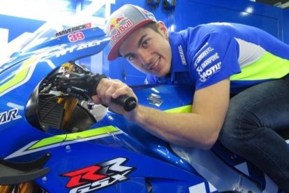 Maverick Viñales, encima de su Suzuki.