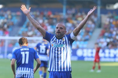 Yuri anotó por partida doble en el triunfo de la Deportiva. ANA F. BARREDO