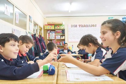 El trabajo cooperativo en el aula es una de las señas de identidad del cetro en los últimos años. DL