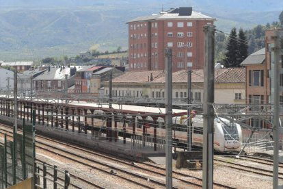 Instalaciones ferroviarias en la estación de Ponferrada. L. DE LA MATA