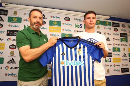 Brais Abelenda, presentado como nuevo jugador de la SD Ponferradina. SDP