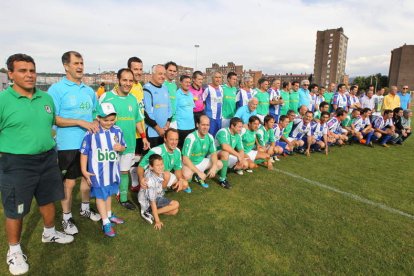 Los integrantes de las dos formaciones posaron juntos.