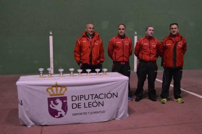 Las dos parejas que disputaron la final en frontenis masculino. DL