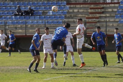 El Júpiter Leonés no pudo doblegar al Santa Marta. FERNANDO OTERO