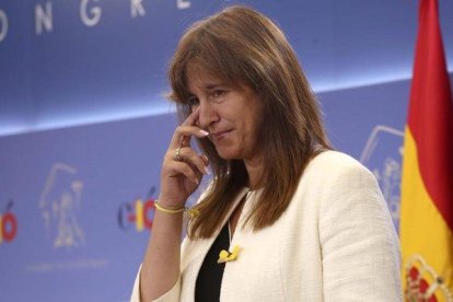 La portavoz de JxCat, Laura Borràs, durante una rueda de prensa en el Congreso.