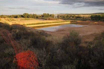 Lugar donde quedaron atrapados por el barro los rescatados, en la pedanía de Murias de Pedredo.